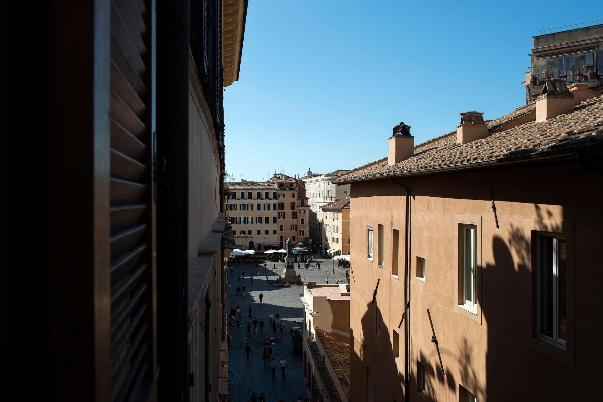 Отель Town House Campo De Fiori Рим Экстерьер фото