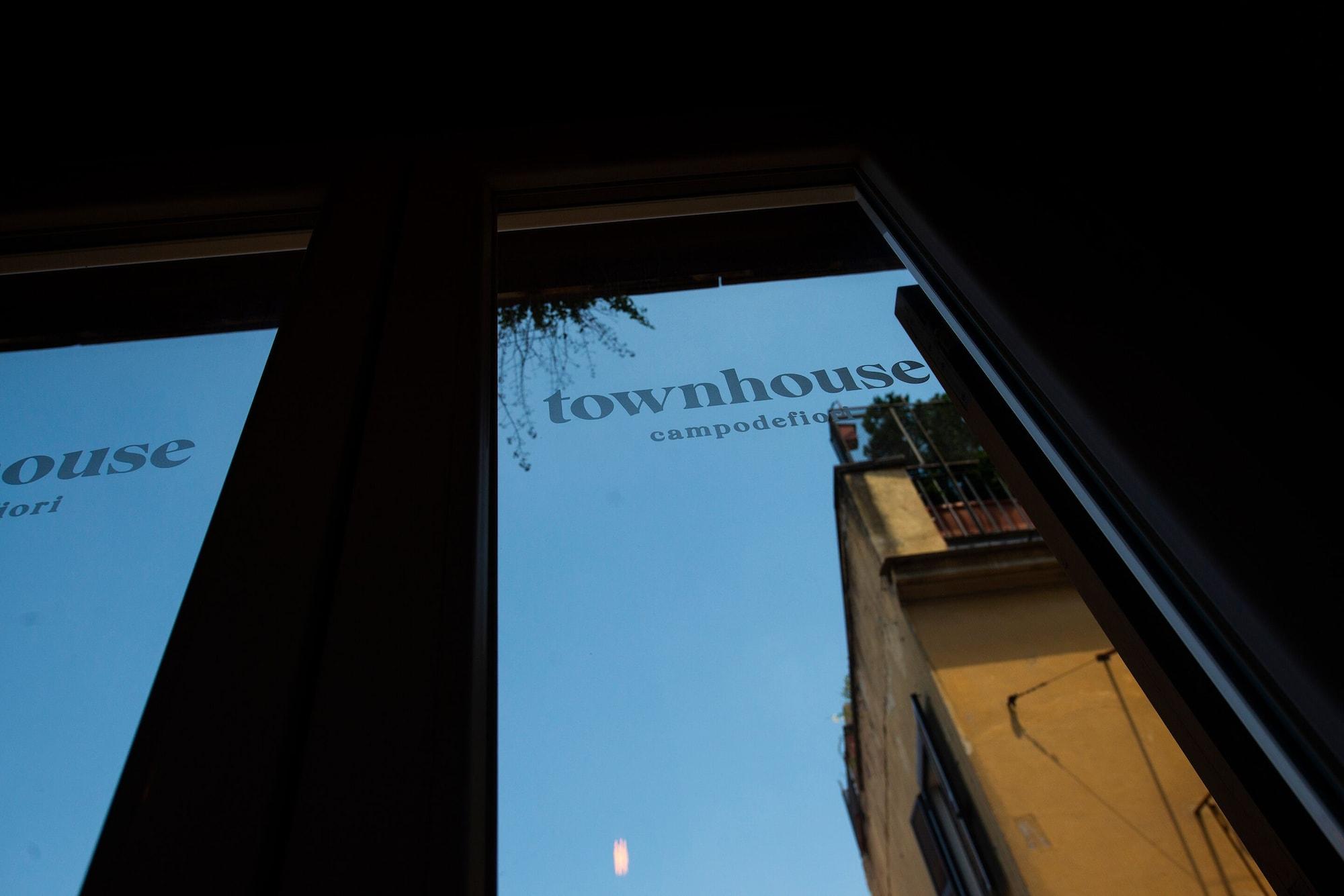 Отель Town House Campo De Fiori Рим Экстерьер фото