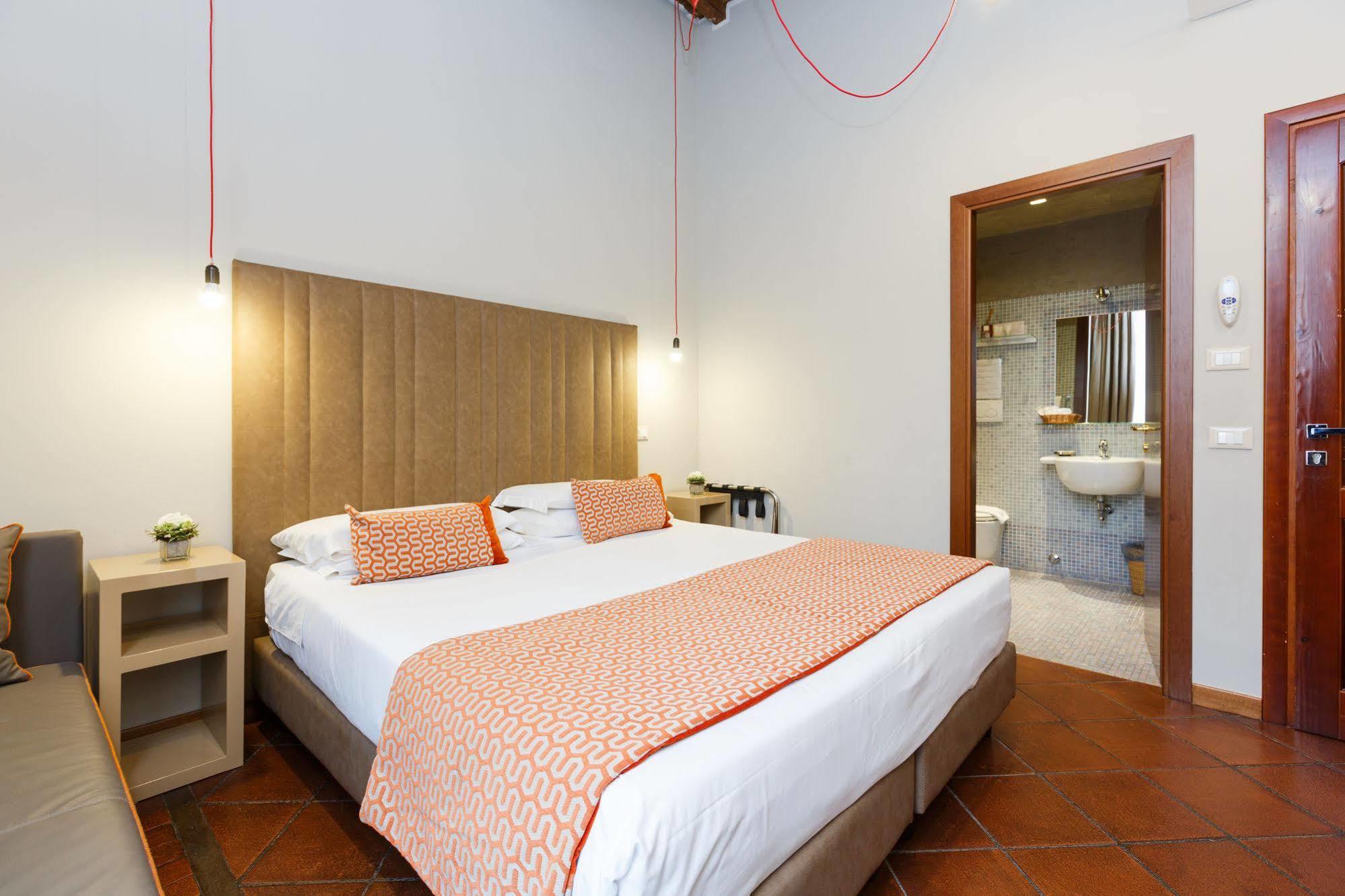 Отель Town House Campo De Fiori Рим Экстерьер фото